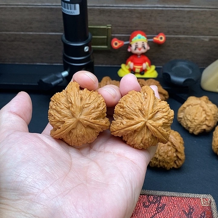 尐***拽把件文玩核桃白奔