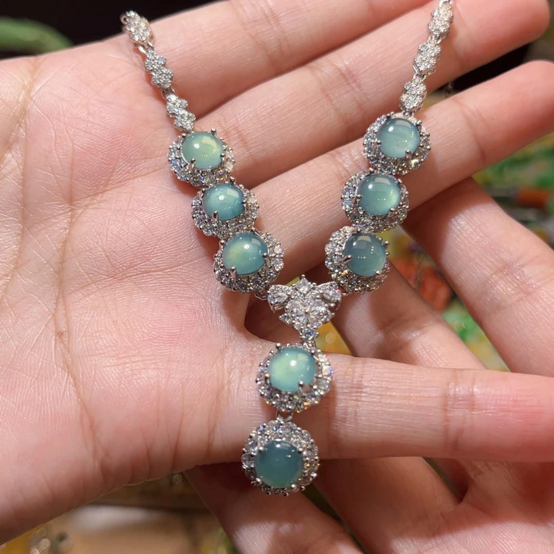 翡翠未镶嵌颈饰待编织