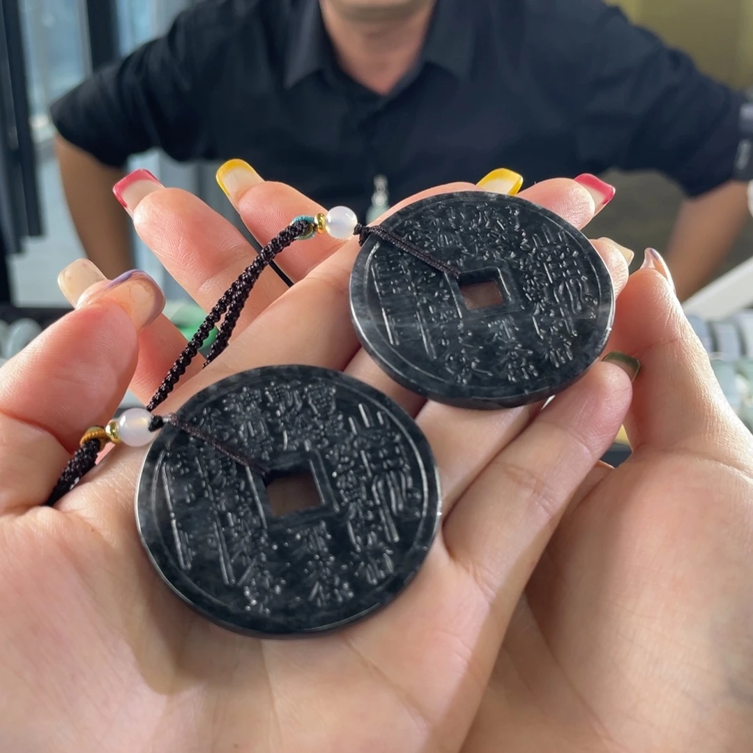 翡翠未镶嵌颈饰乌鸡牌多样性发一