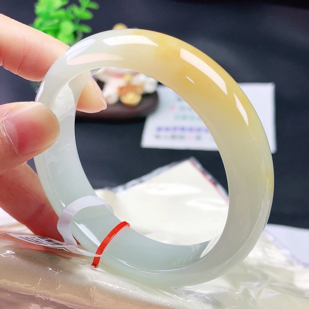 翡翠手镯未镶嵌58+轮胎