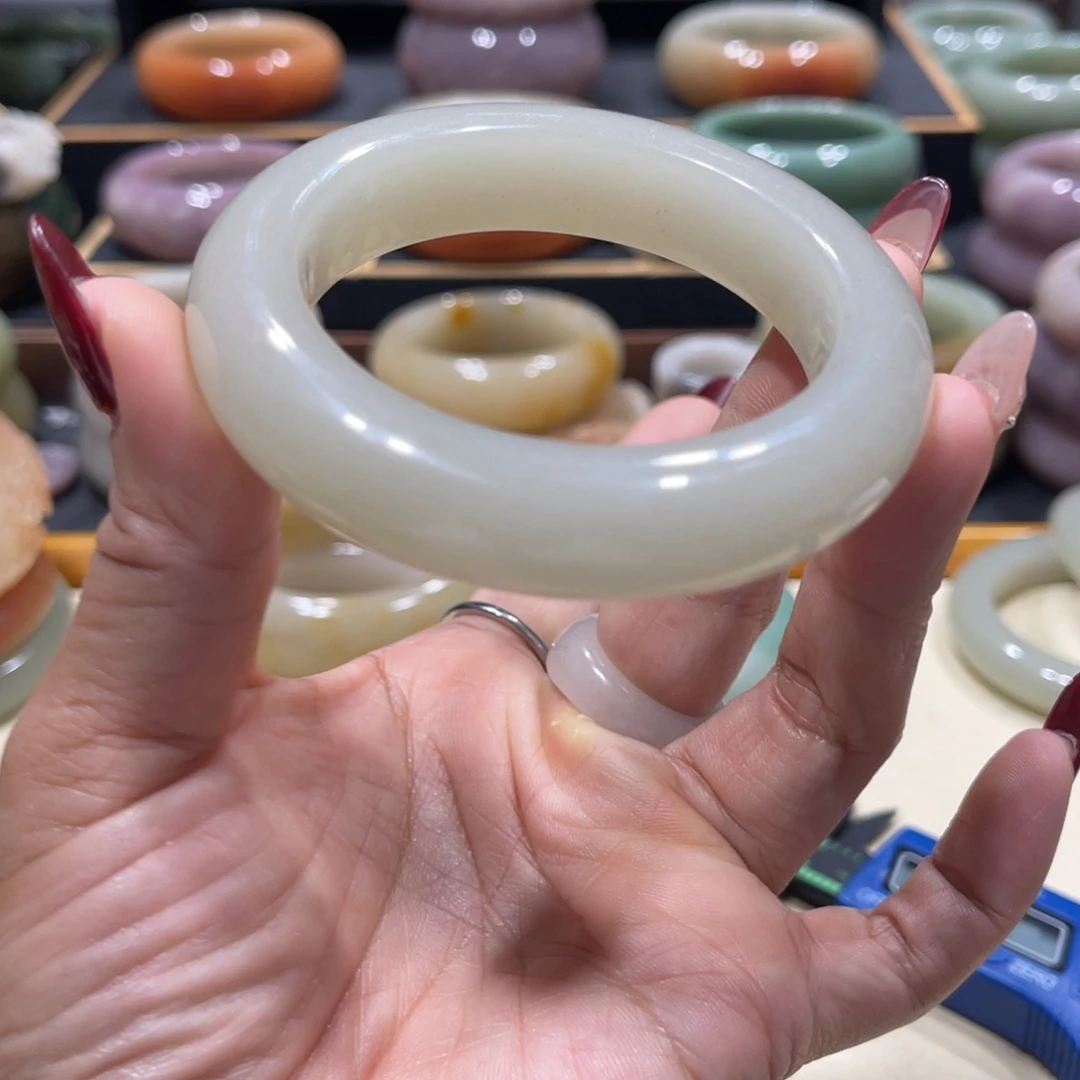 未镶嵌手镯石英岩玉