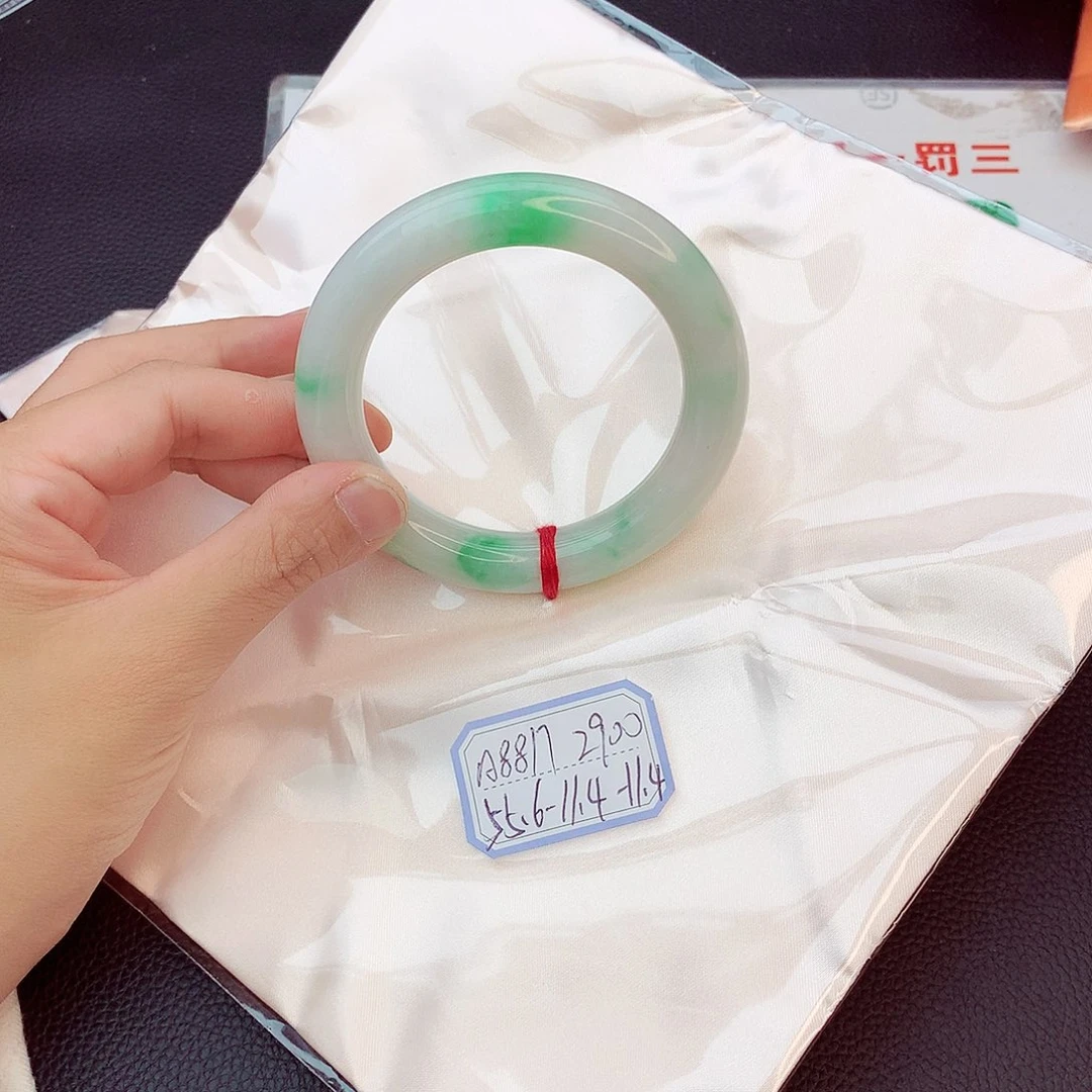 翡翠手镯未镶嵌翡翠