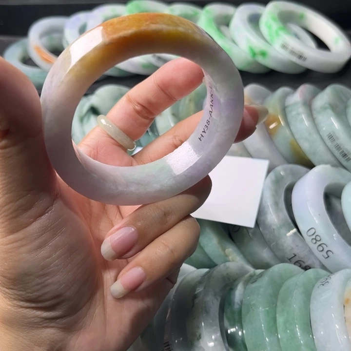 定制翡翠未镶嵌翡翠手镯