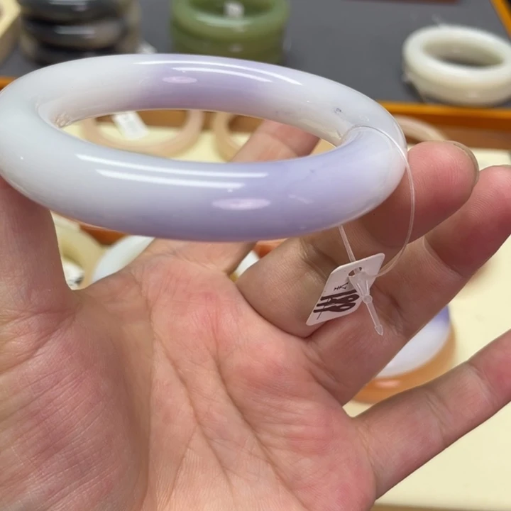 未镶嵌石英岩玉珠宝奇石草****?