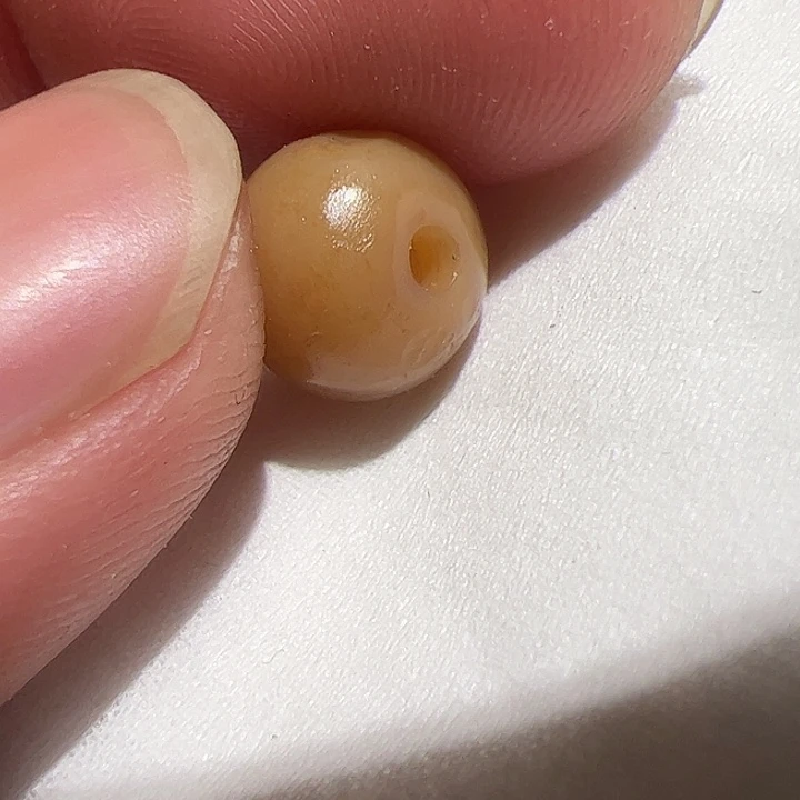 玻璃颈饰在这里的时候