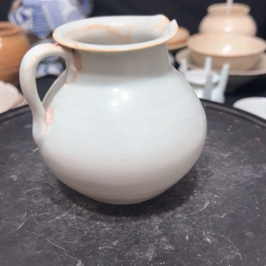 摆件茶***盏白釉的一个小罐子