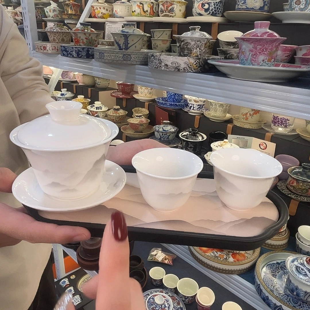 这些盖碗很漂亮！！！