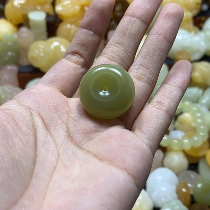 完全开放绿色扣子