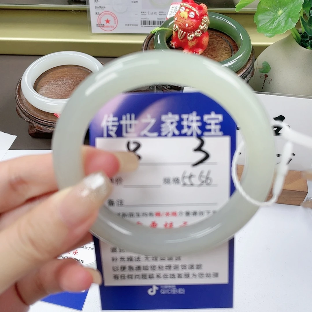 【闪购商品】未镶嵌手镯和田玉