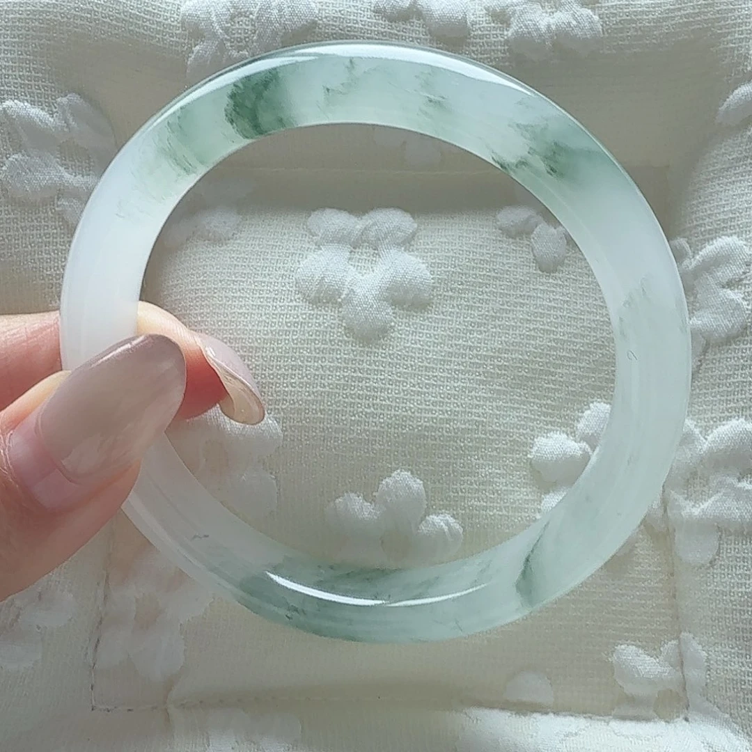 好***蚕石英质玉（天山翠）未镶嵌手镯