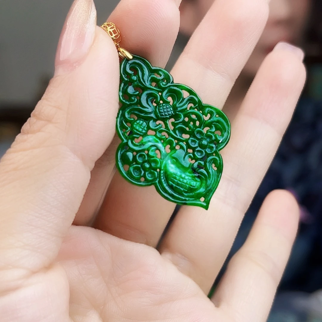 翡翠18K金镶嵌颈饰多样性