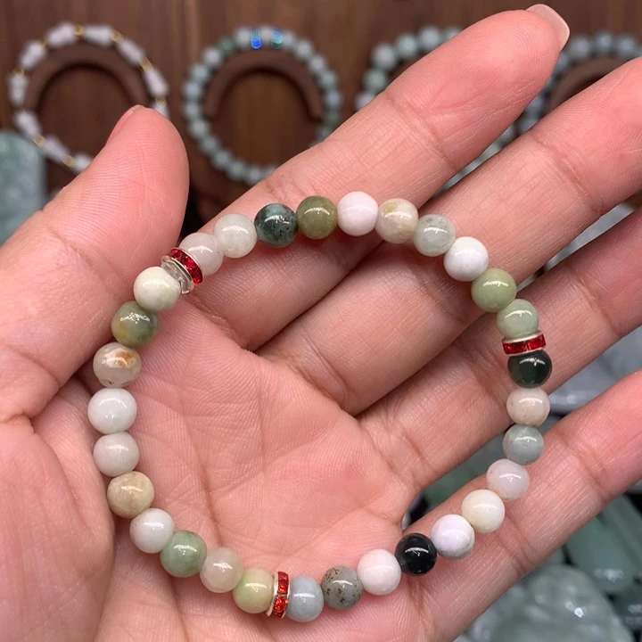 颈饰未镶嵌翡翠微瑕