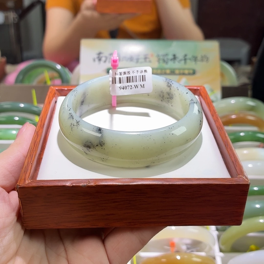 和田玉手镯未镶嵌12。 59/60