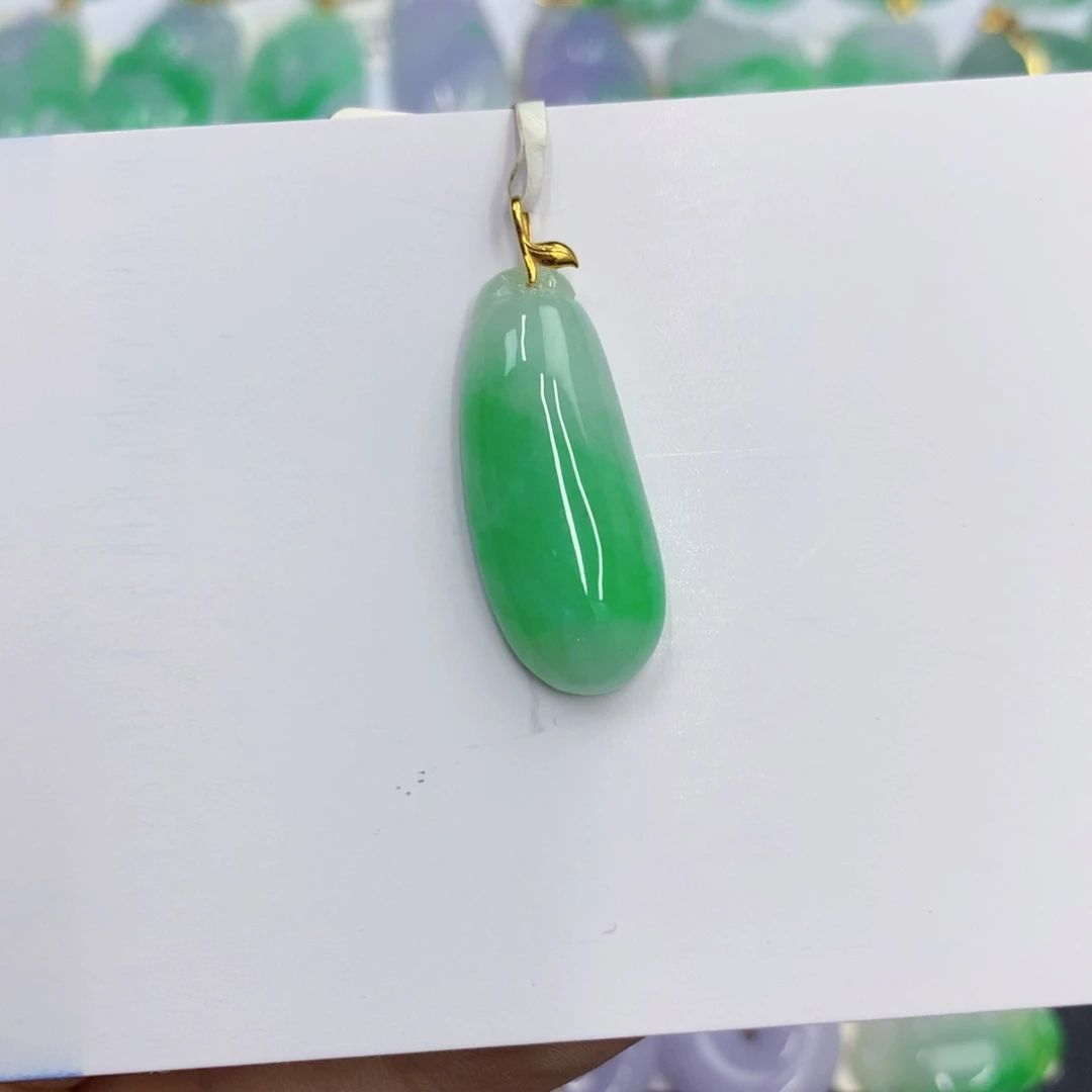 翡翠18K金镶嵌颈饰翡翠