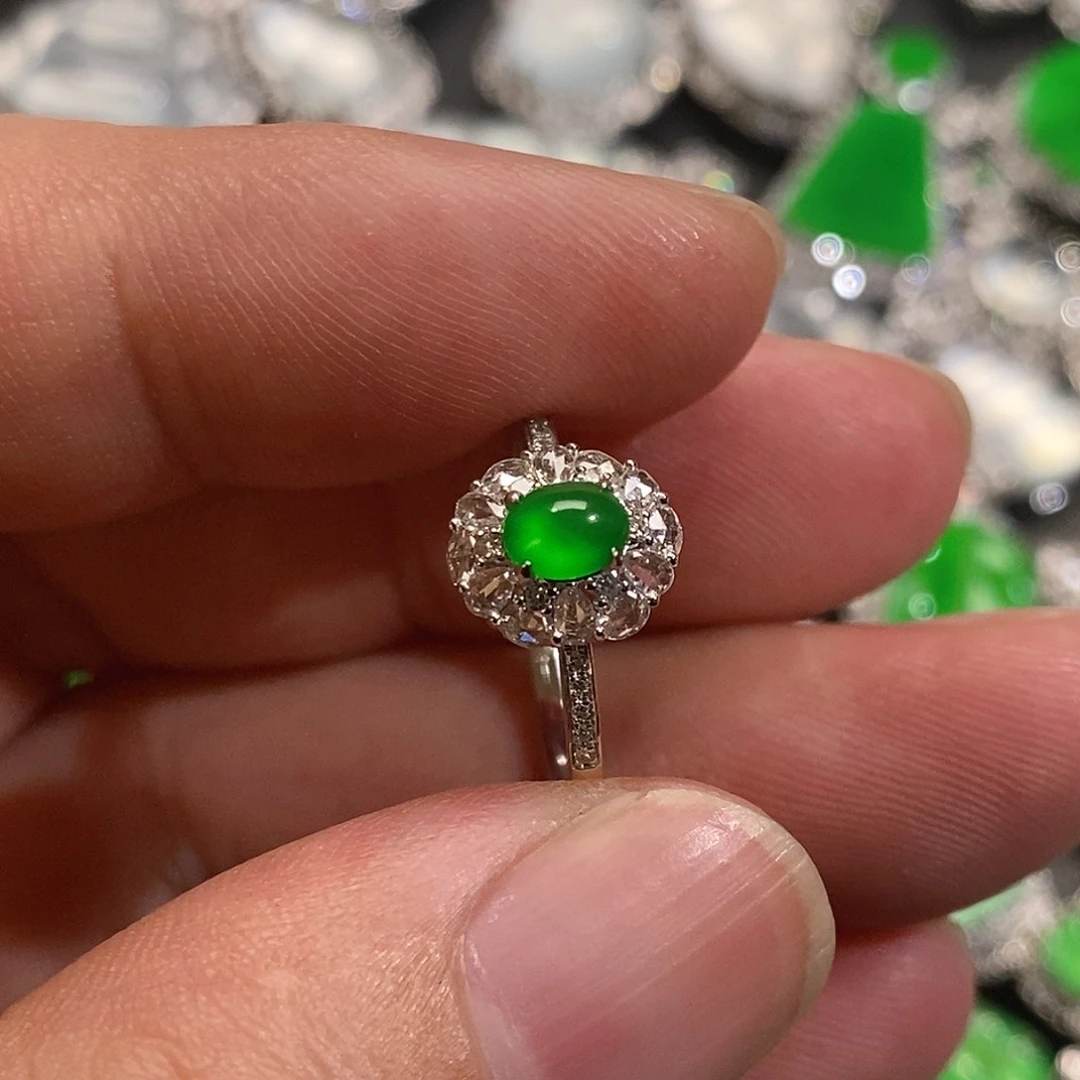 翡翠颈饰18K金镶嵌小***奶戒指