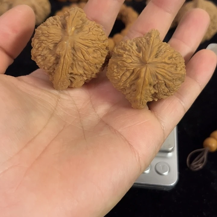 文玩核桃把件40左右瑕疵练手南疆，编号033