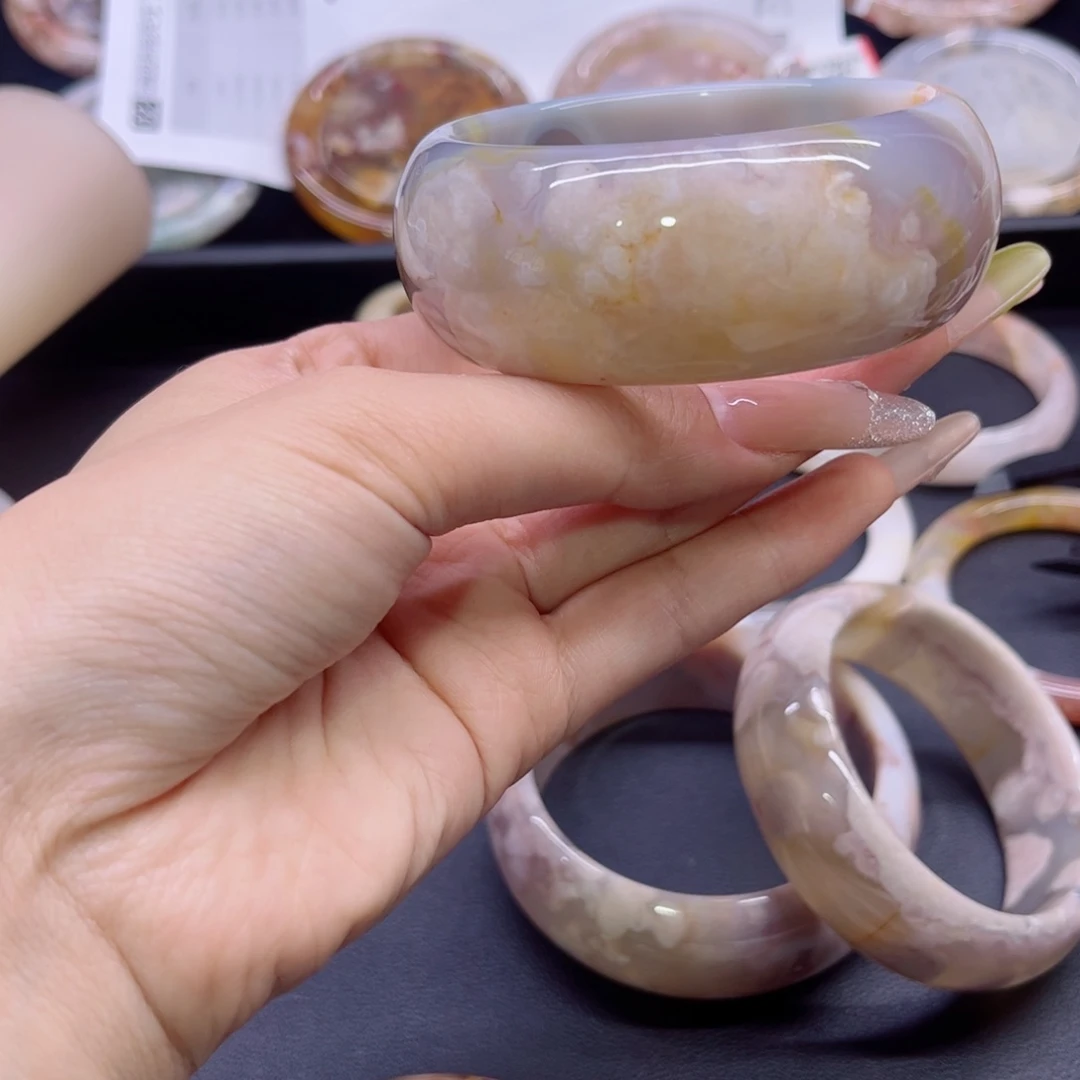 玛瑙/玉髓手镯未镶嵌61