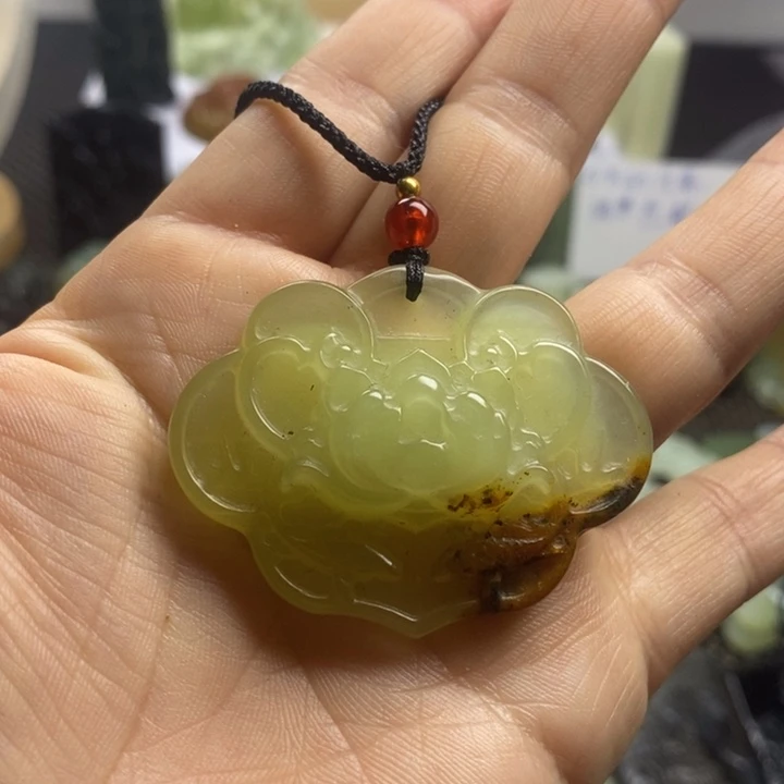 合金蛇纹石玉颈饰