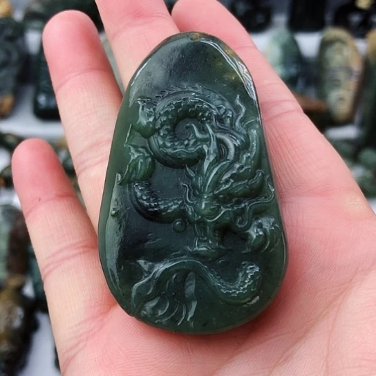 未镶嵌岫岩河磨玉（透闪石质玉）挂件