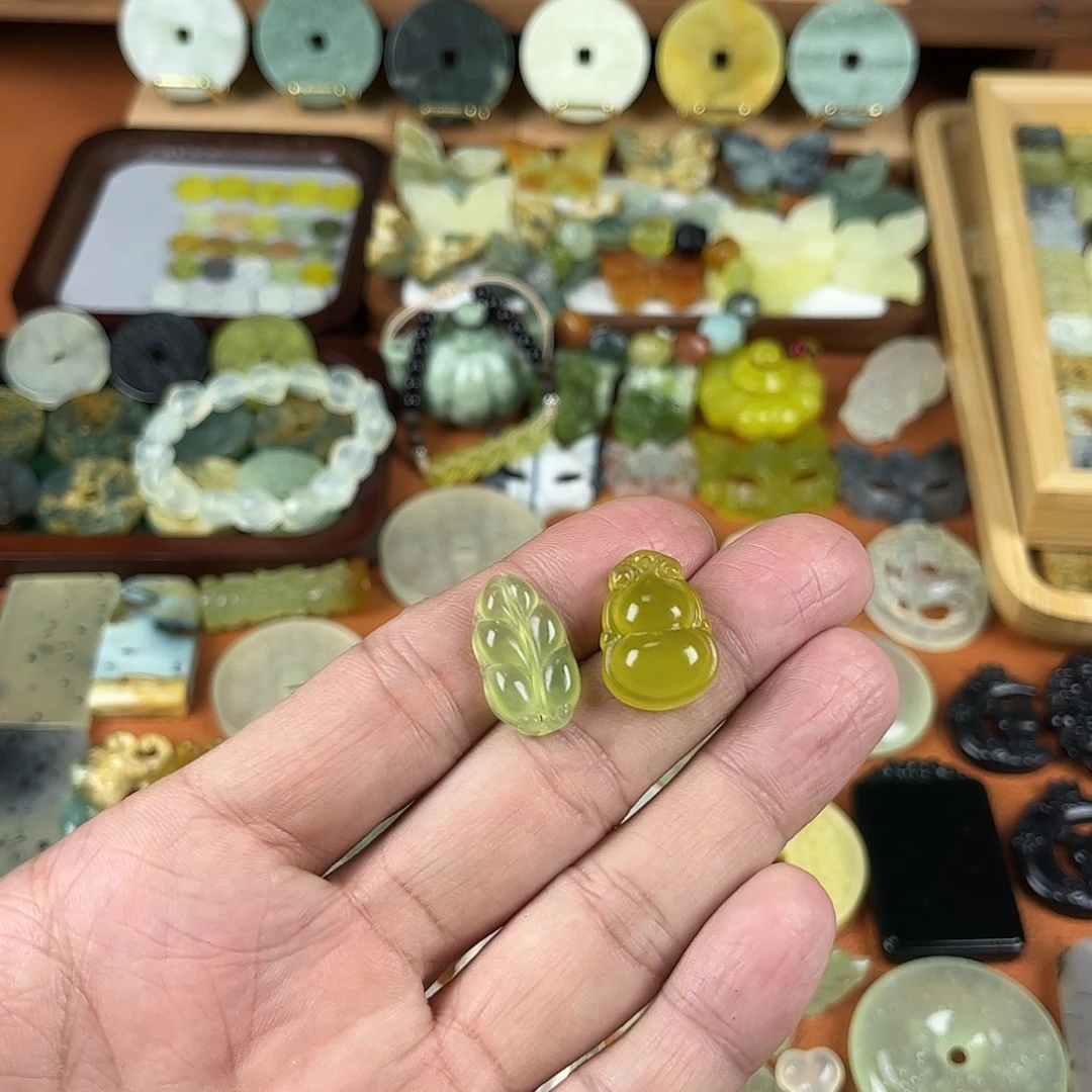 爆***脚蛇纹石玉未镶嵌颈饰