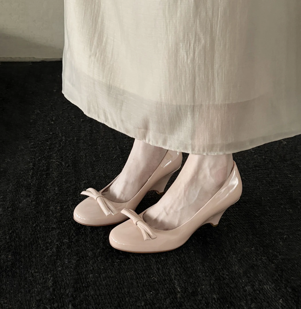 法式蝴蝶结坡跟浅口单鞋女2025夏季新款高级感一脚蹬红色高跟鞋