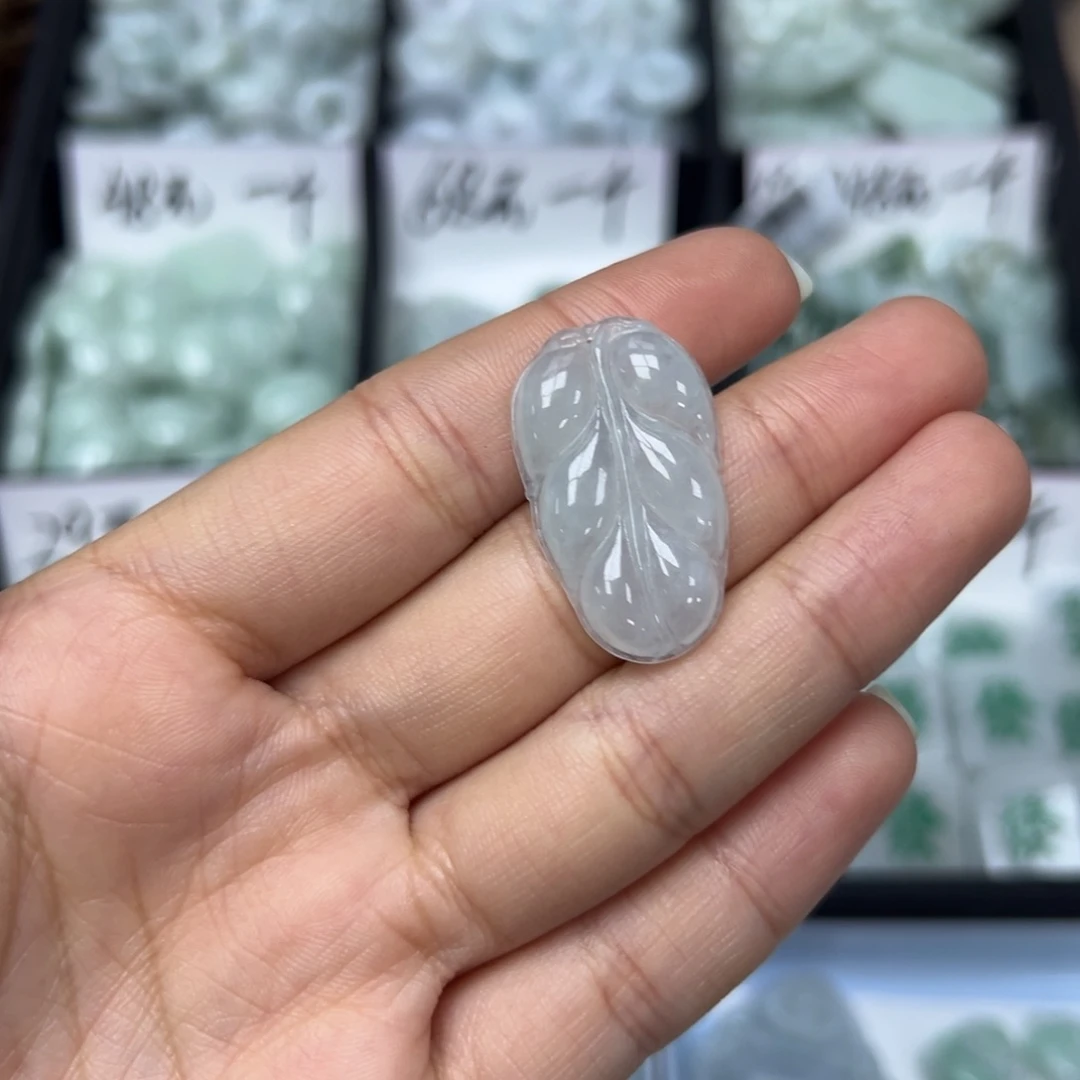翡翠颈饰未镶嵌树叶