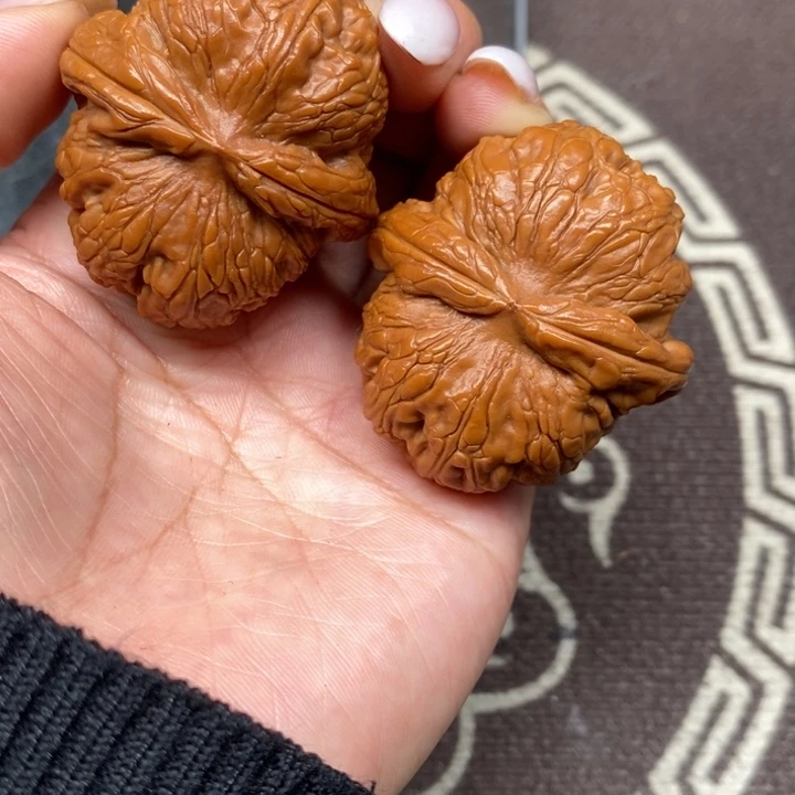 文玩核桃吊坠A***～元宝