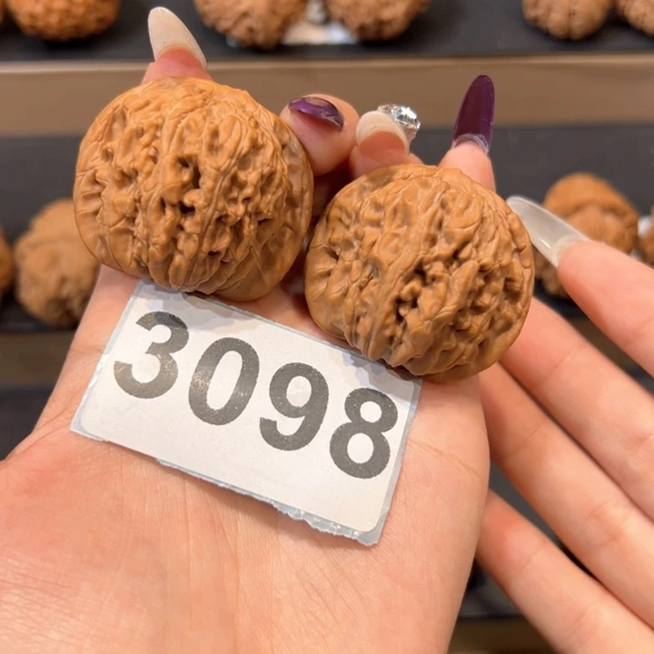 桃核吊坠四座楼狮子头