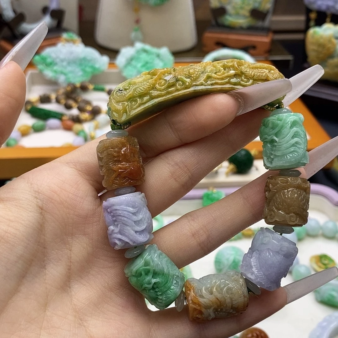 颈饰未镶嵌翡翠天然