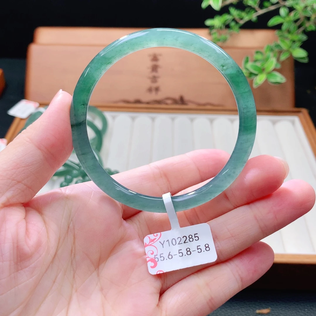 未镶嵌手镯（圆镯）翡翠