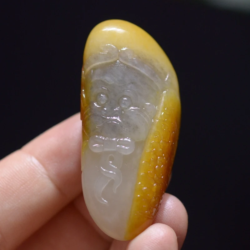 37.7g 新疆和田玉鸡油黄沁皮三色油糯白玉青花独籽悟空挂件