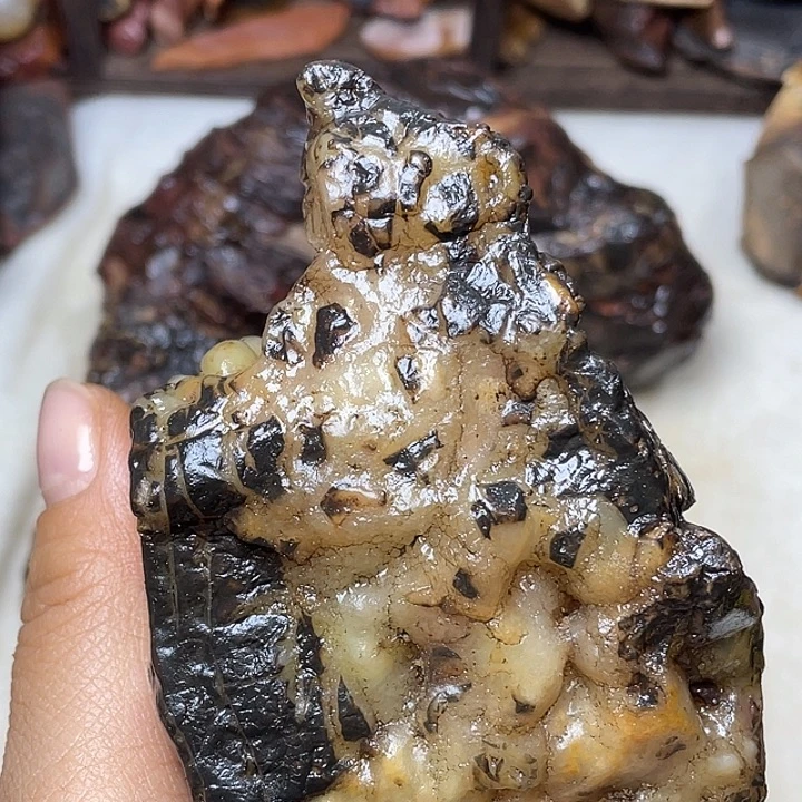 轻***.石材戈壁牧民美石原石