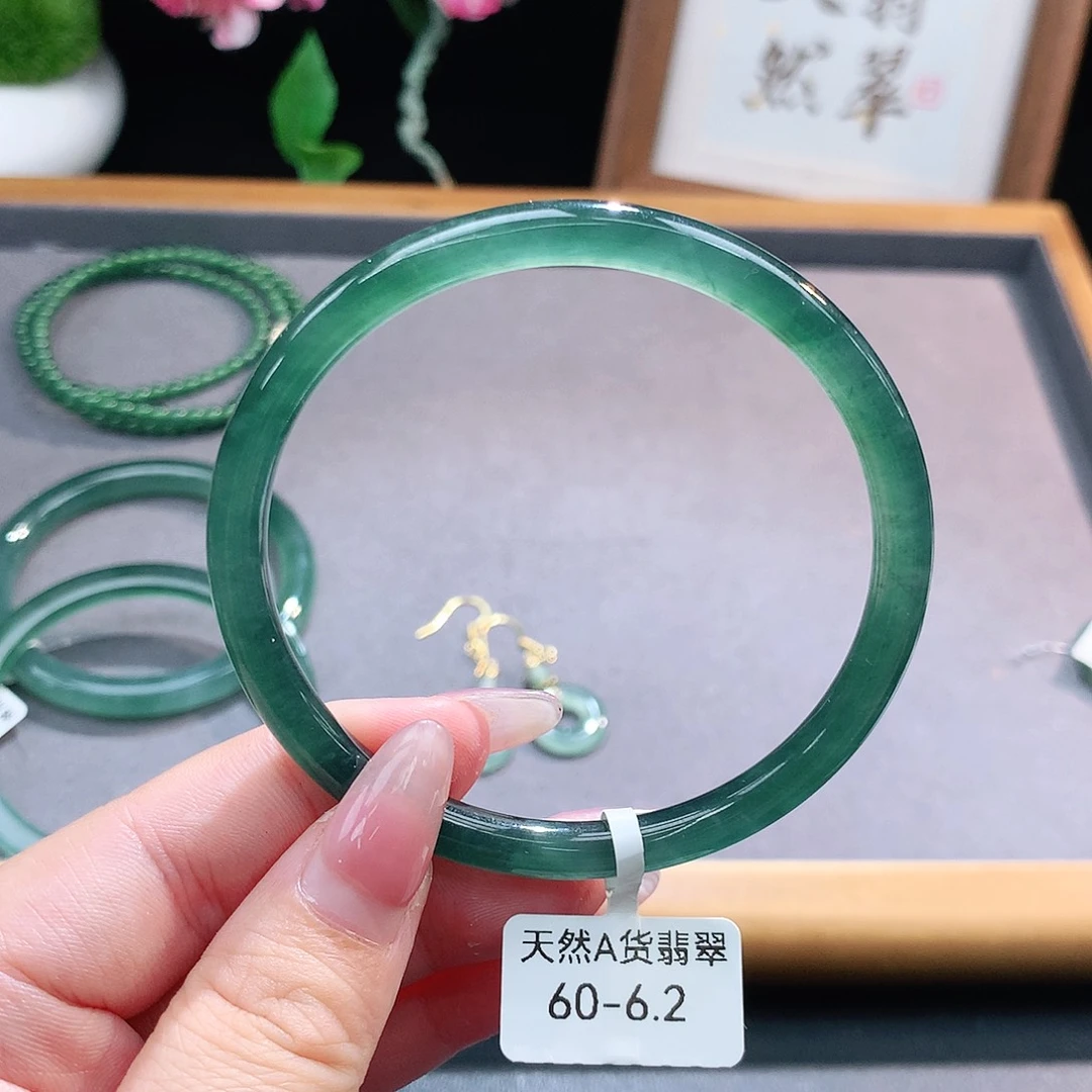 未镶嵌手镯（圆镯）翡翠