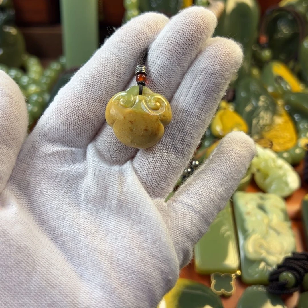 岫岩河磨玉（透闪石质玉）颈饰未镶嵌