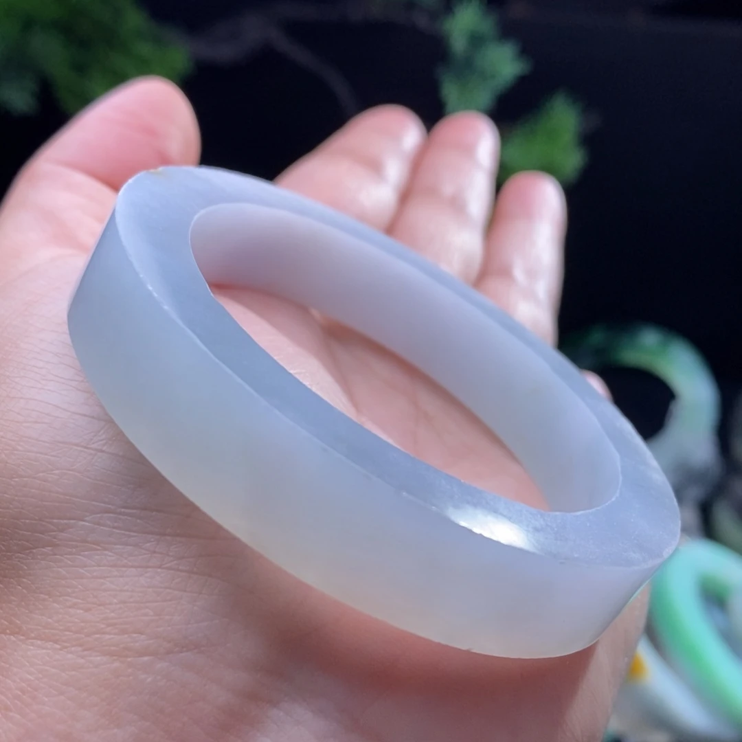 定制翡翠未镶嵌翡翠手镯