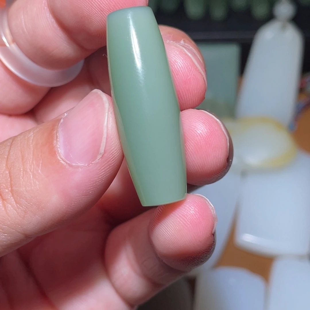 徐***行颈饰未镶嵌和田玉