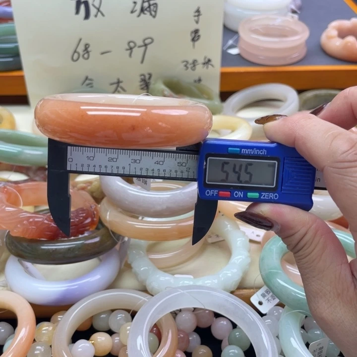 未镶嵌石英岩玉珠宝奇石