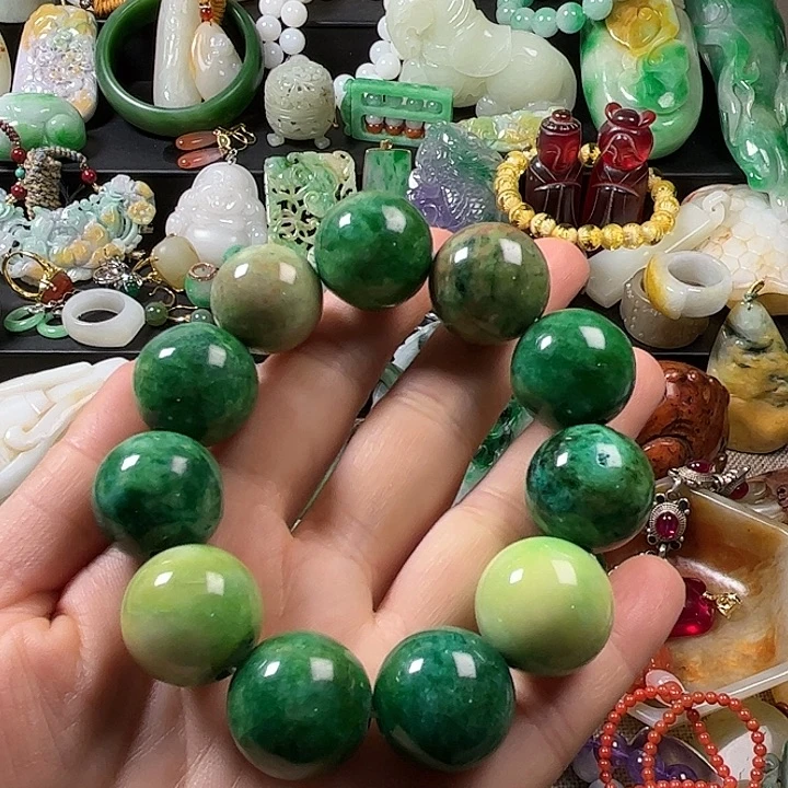 翡翠未镶嵌颈饰翡翠未镶嵌颈饰