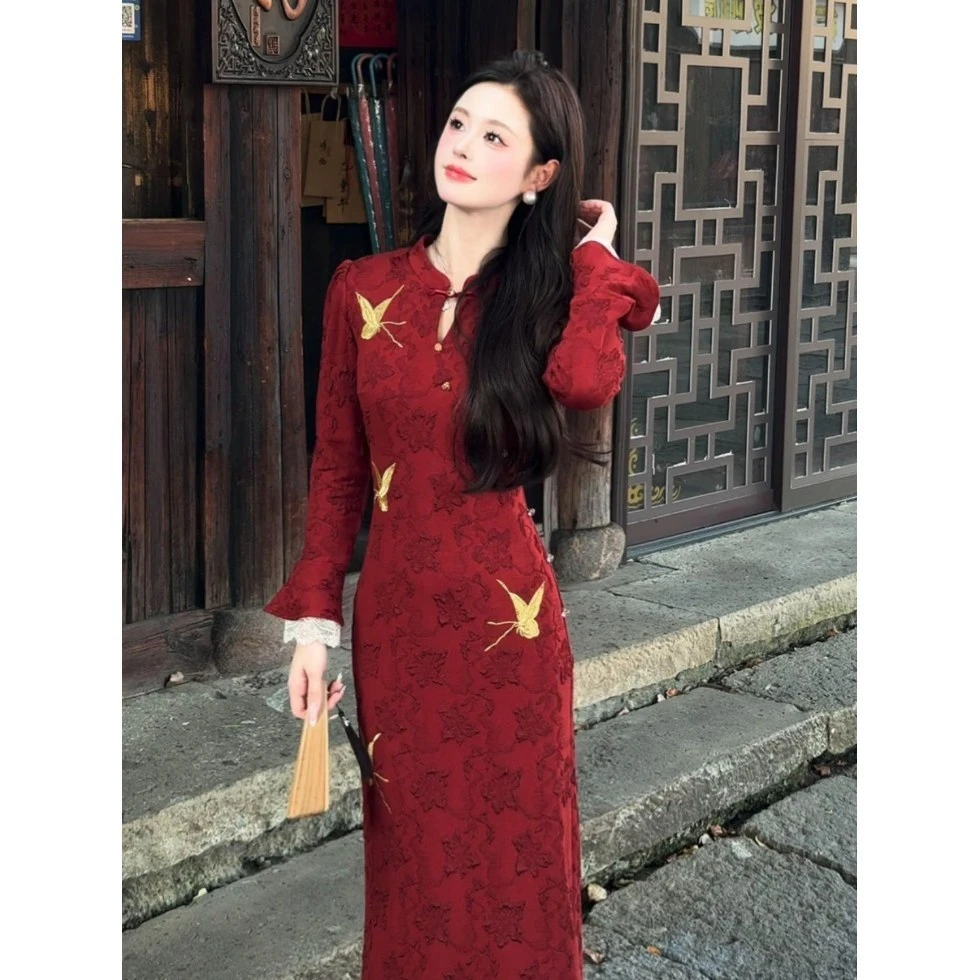 画报夫人【化蝶-红色】新中式蝴蝶刺绣改良早秋旗袍长袖暗纹提花