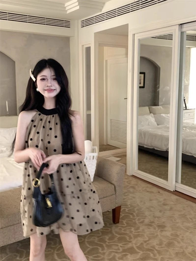 法式无袖系带挂脖波点连衣裙女夏季新款气质小个子宽松短裙裙子