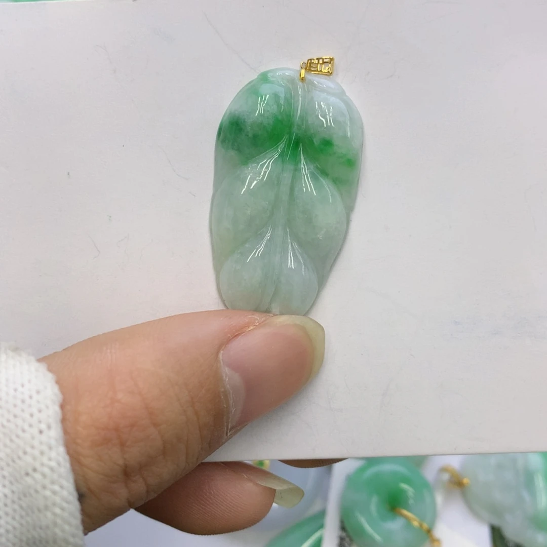 翡翠颈饰18K金镶嵌翡翠