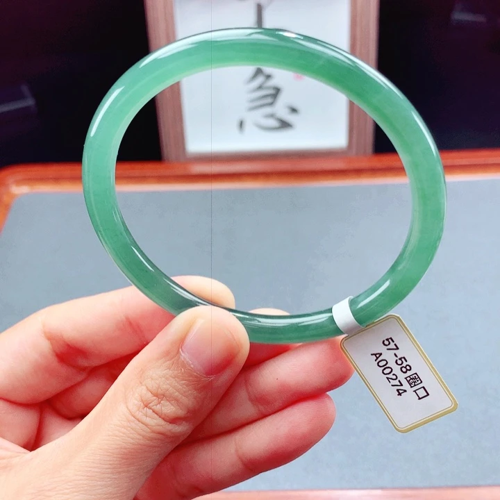 未镶嵌手镯翡翠圆镯