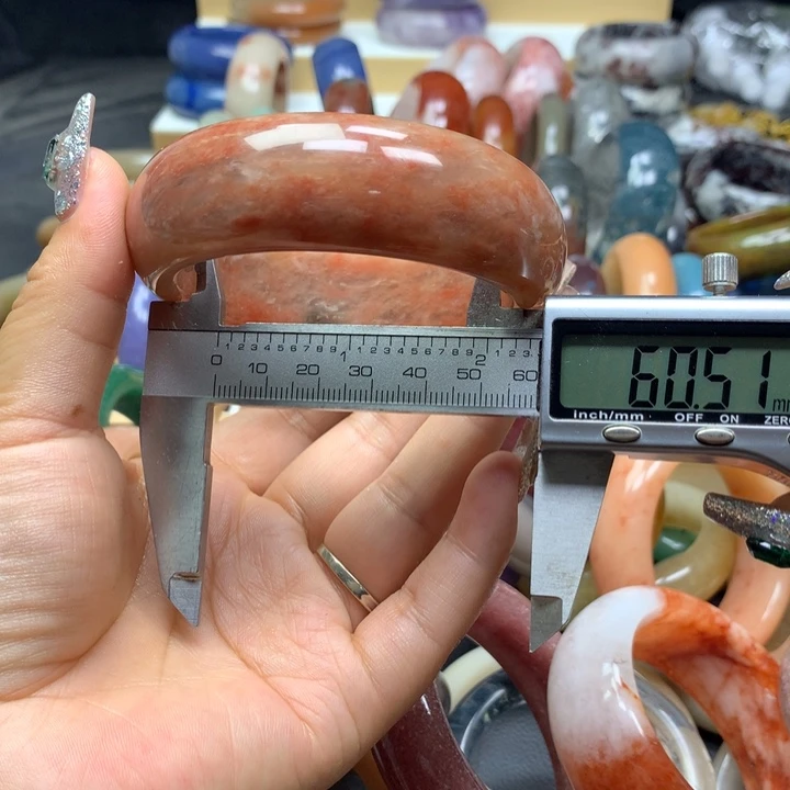 未镶嵌手镯石英质玉