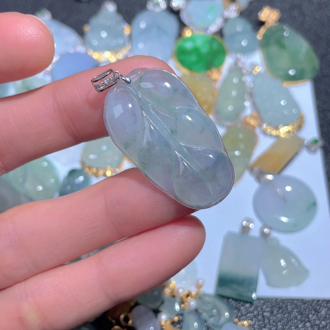 翡翠颈饰18K金镶嵌翡翠