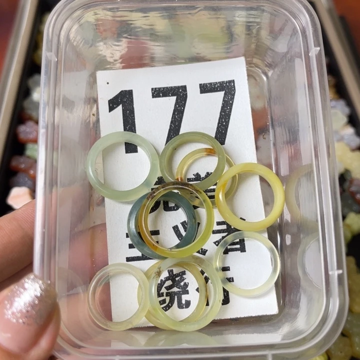 蛇纹石玉未镶嵌挂坠