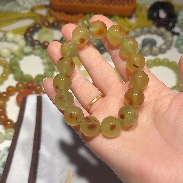 小***鱼未镶嵌蛇纹石玉手串