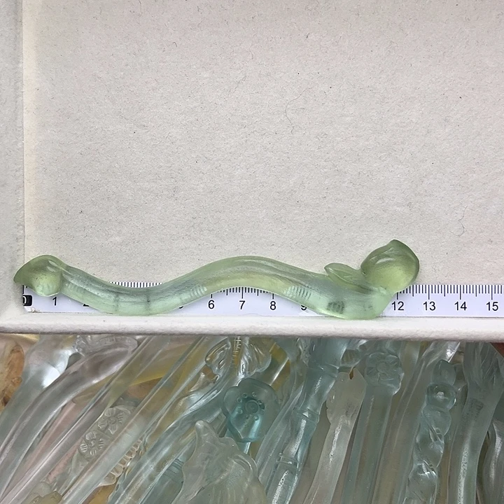 蛇纹石玉未镶嵌发簪桃