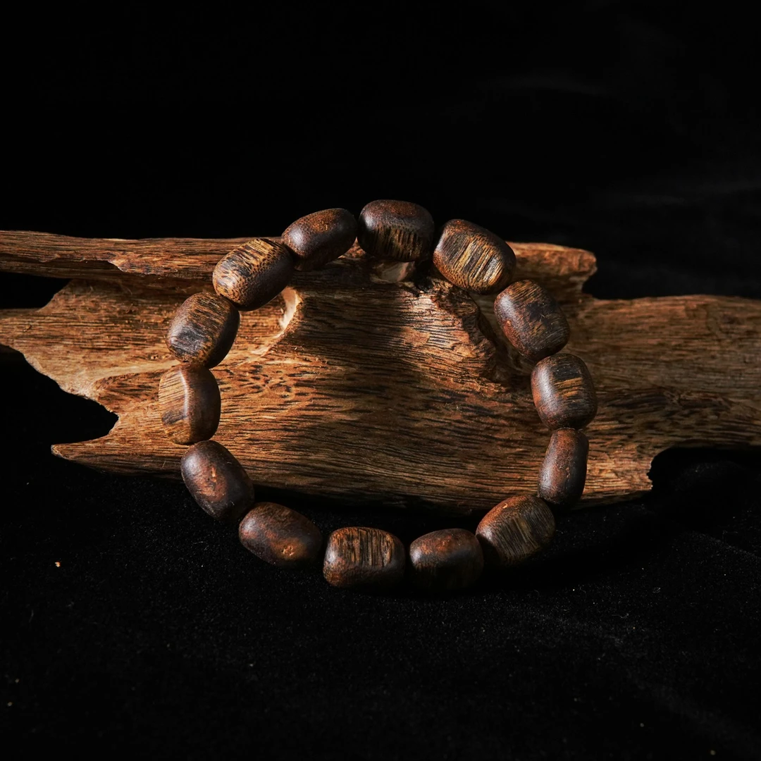 沉香【智慧】白棋留疤手串单圈 多样性发一（醇化10年老料）