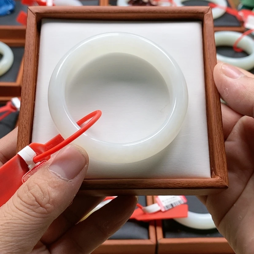 【闪购商品】未镶嵌手镯和田玉
