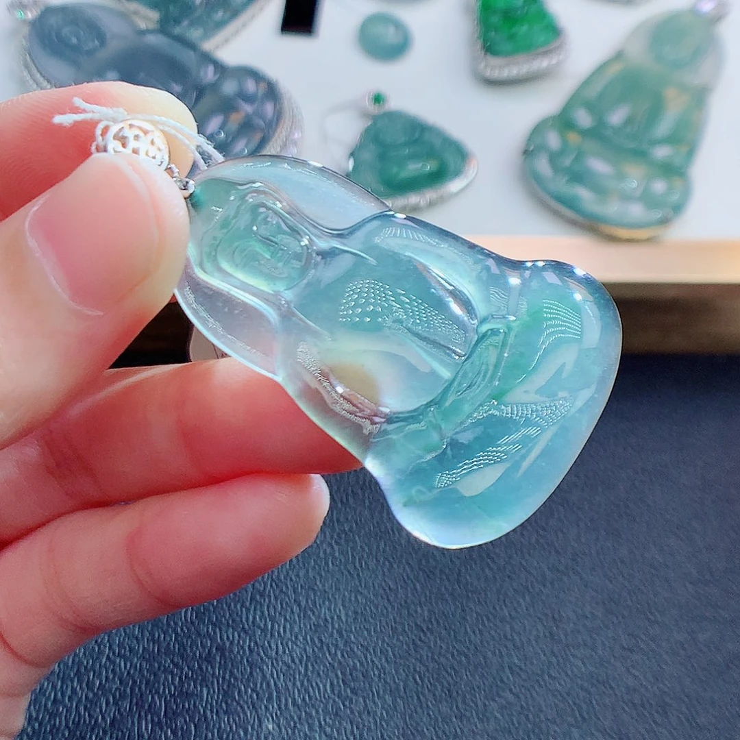 翡翠挂件未镶嵌翡翠
